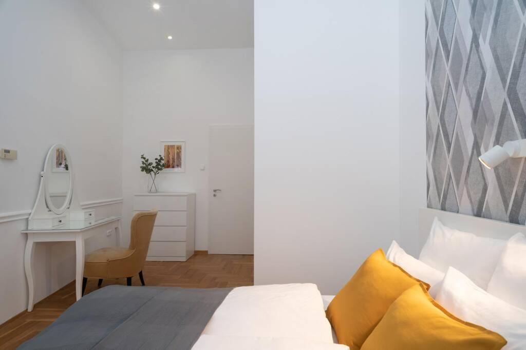 Best Located, 150 M2 5 Bedrooms Apt., Budapeste Exterior foto