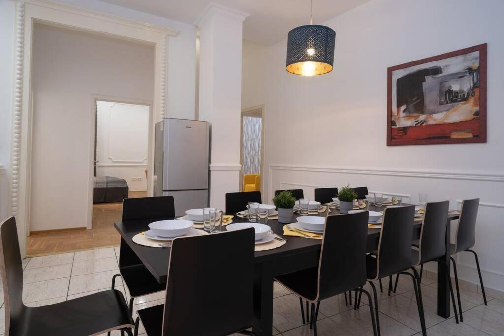 Best Located, 150 M2 5 Bedrooms Apt., Budapeste Exterior foto