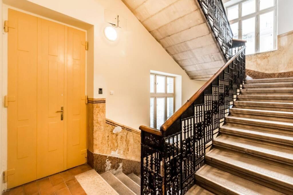 Best Located, 150 M2 5 Bedrooms Apt., Budapeste Exterior foto